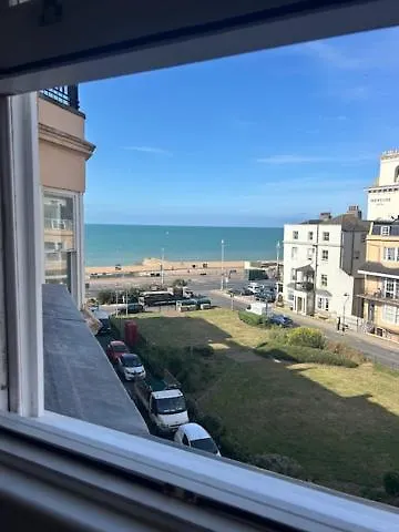 Garden Square Central 2 Bed & Sea-View location