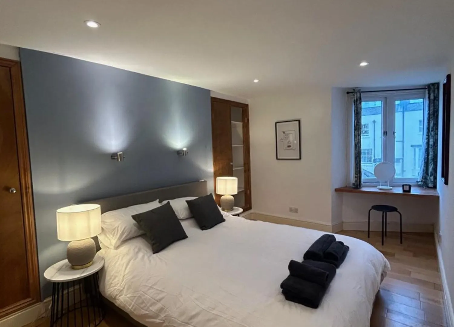 Garden Square Central 2 Bed & Sea-View Apartment Brighton